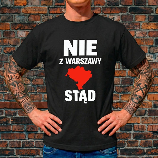 Czarna męska koszulka z białym napisem NIE Z WARSZAWY STĄD i czerwoną mapą województwa śląskiego w centralnej części.