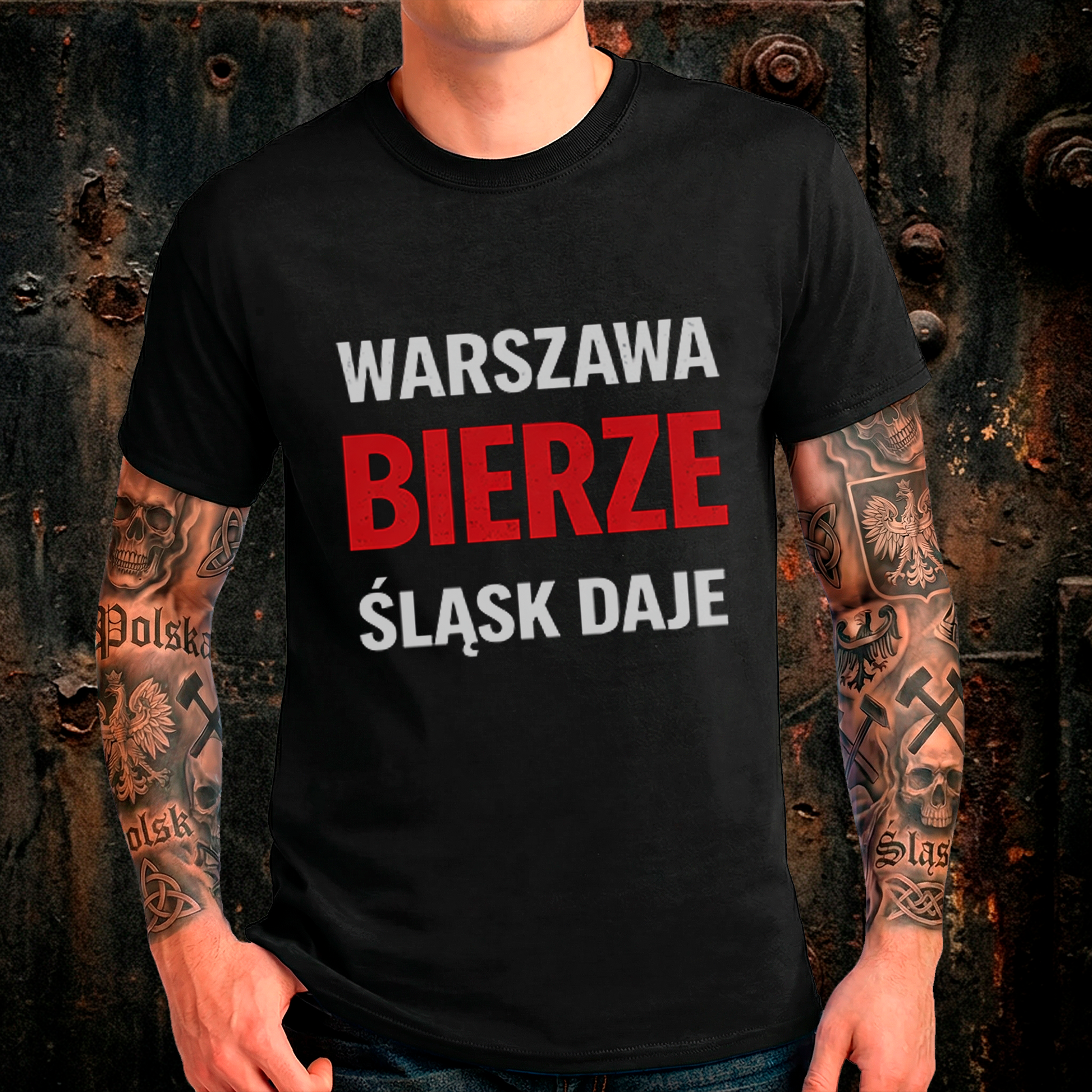 Czarna męska koszulka z białym napisem WARSZAWA i ŚLĄSK DAJE oraz czerwonym słowem BIERZE w centralnej części.